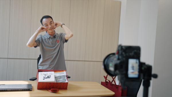 易多投资 52岁总裁骑行三千公里深入无人之境，直播带动抖音销售狂飙