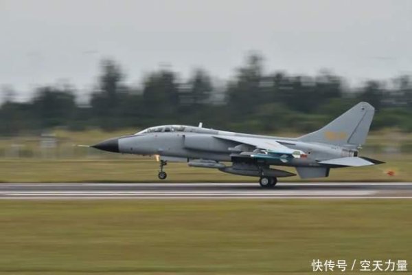 配资坊 东海上空爆发激烈交锋，解放军“飞豹”挂弹，强势逼退来犯敌机